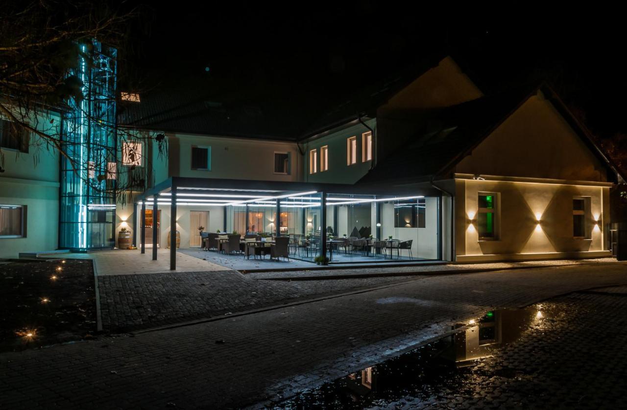 Hotel U Kaplicky Písek Kültér fotó