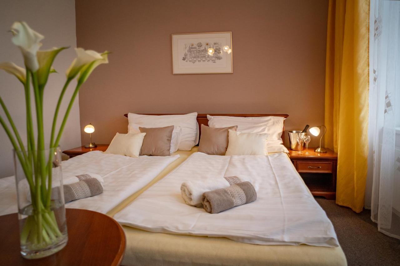 Hotel U Kaplicky Písek Kültér fotó