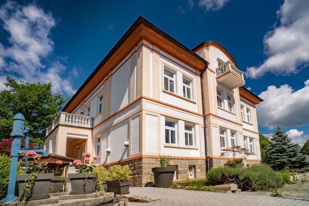 Hotel U Kaplicky Písek Kültér fotó