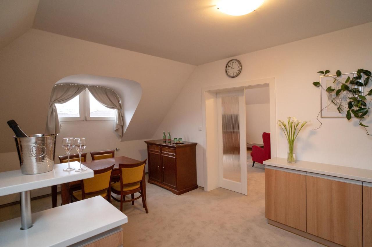 Hotel U Kaplicky Písek Kültér fotó